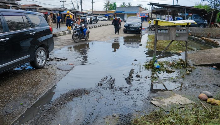 Jalan Sicanang yang Sudah Diperbaiki Sering Tergenang, Wakil Wali Kota Medan Zakiyuddin Harahap Perintahkan Normalisasi Drainase