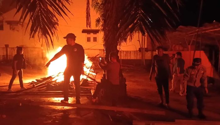 Polisi Bakar Barak Diduga Tempat Pesta Sabu di Labura, Warga Kampung Baru Sebut Lingkungan Lebih Aman