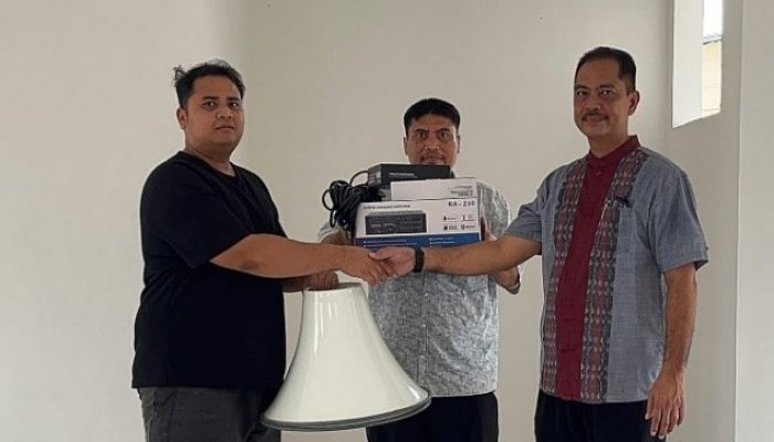 Polmed Salurkan Perangkat Audio ke Mushola Al Furqon, Diharapkan Perkuat Syiar dan Kegiatan Warga