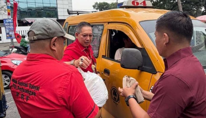Wong Chun Sen Bagikan 100 Nasi Gratis di Jalan Cut Mutia, Bertepatan dengan Maulid Nabi